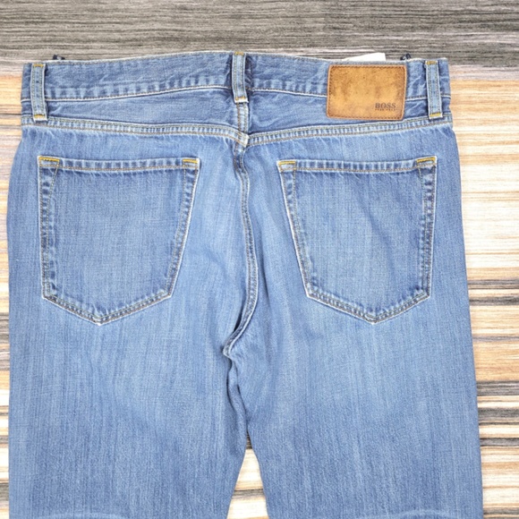 HUGO BOSS- Mens 36 X 34 Maine Jeans Regular Fit Special Finishing Whiskering - Picture 4 of 10